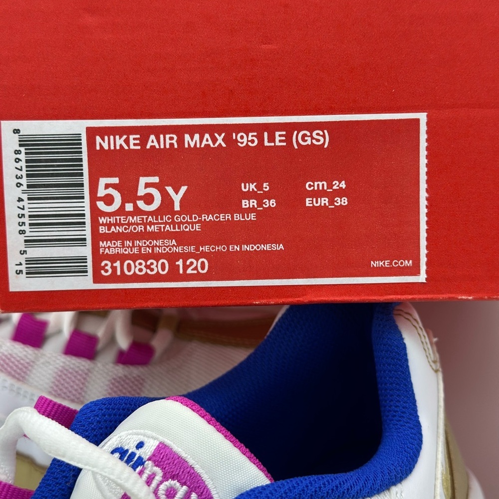 Nike White and Pink Sneakers Retro-Inspired Design - Picture 7 of 8